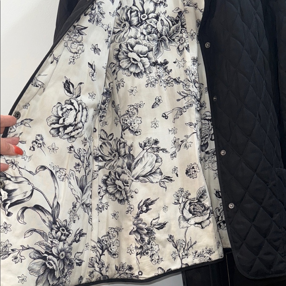 Jones New York Black and Cream Floral Jacket - Picture 5 of 7